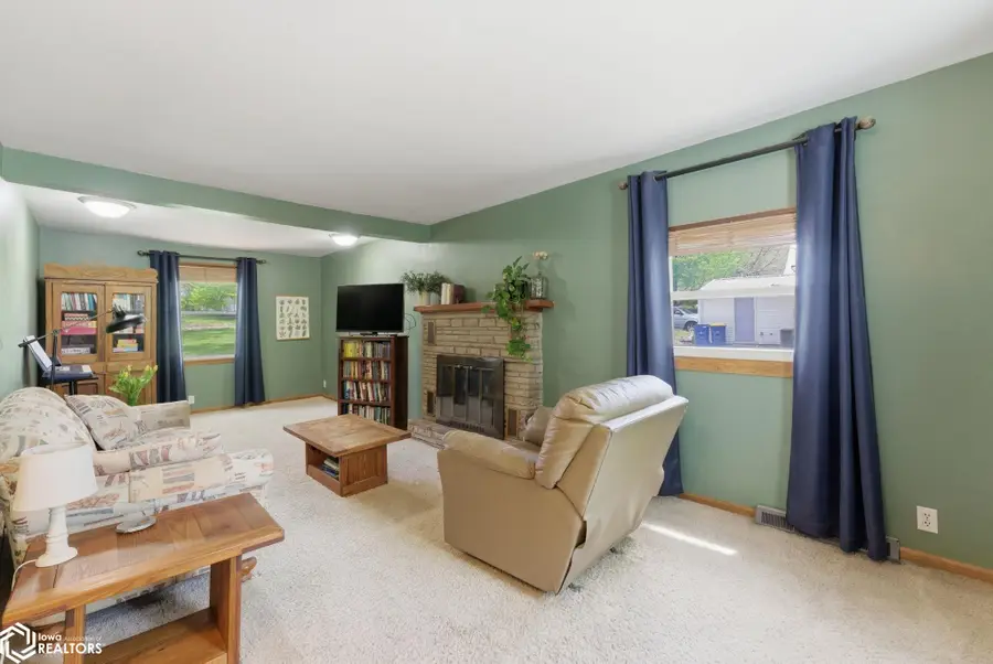 608 S Ave B, Washington, IA 52353 - #3