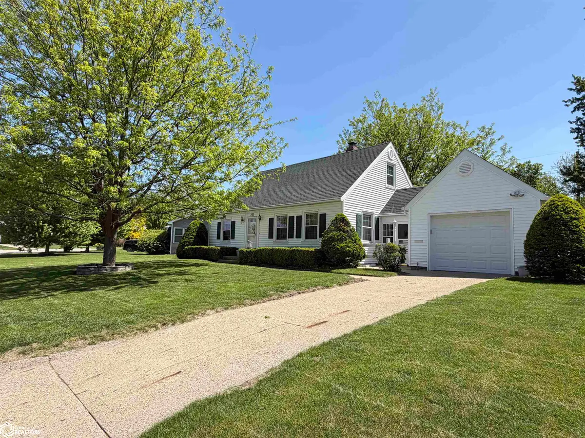 300 E 17th Street Place N, Newton, IA 50208 - #1