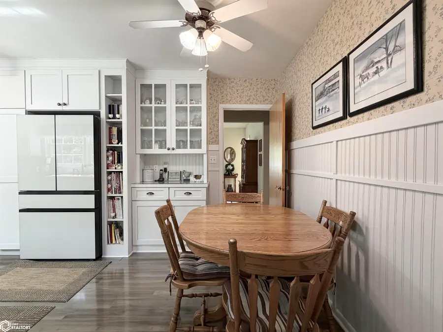 300 E 17th Street Place N, Newton, IA 50208 - #2