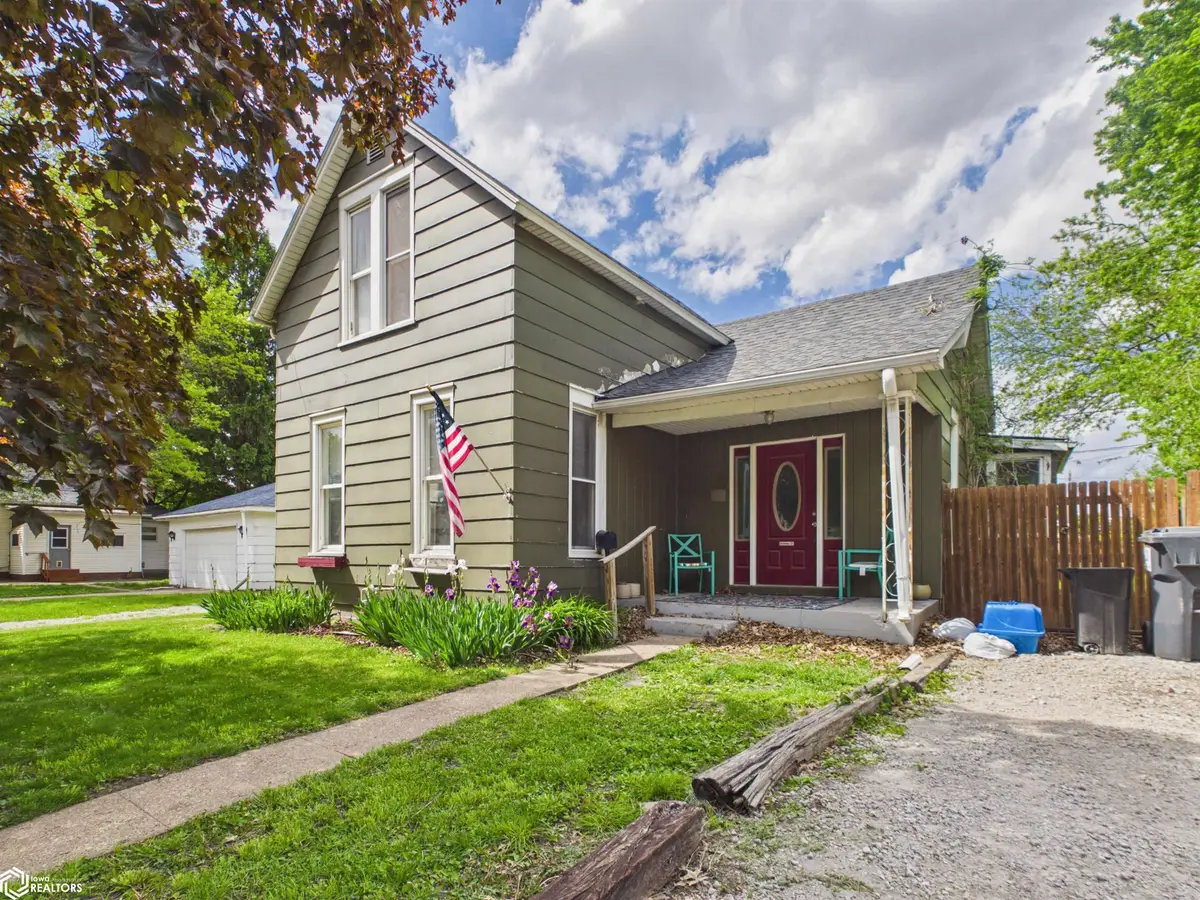 811 6th Avenue E, Oskaloosa, IA 52577 - #1