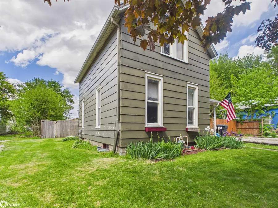 811 6th Avenue E, Oskaloosa, IA 52577 - #3