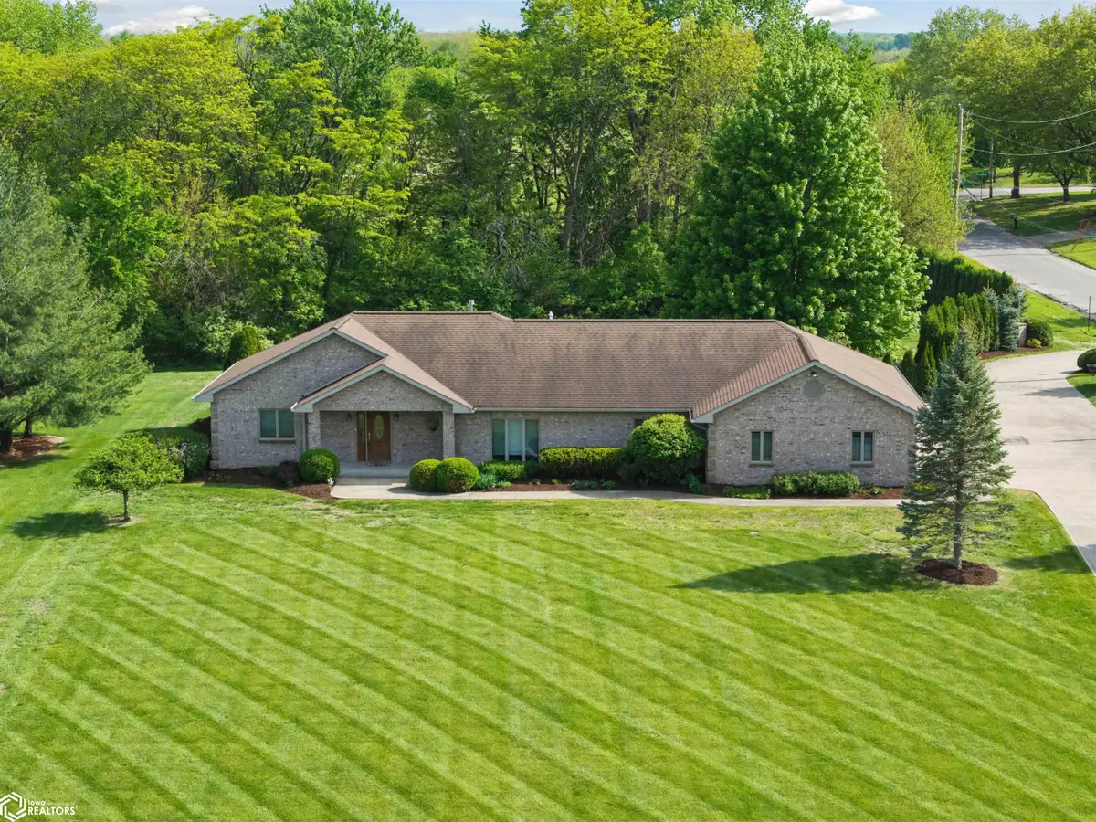 1301 S Maple Street, Fairfield, IA 52556 - #1