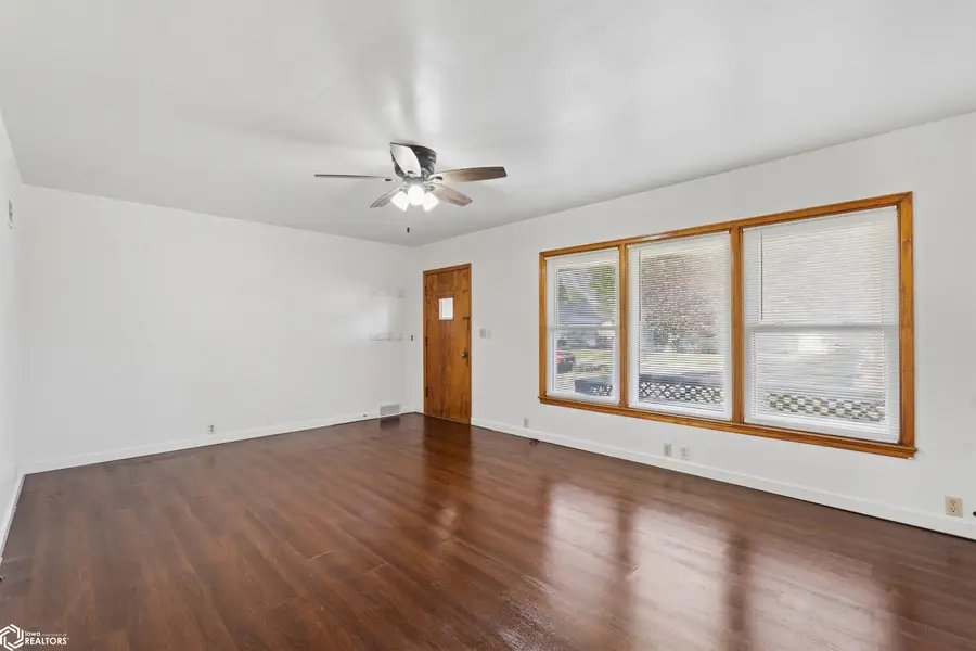 916 S 8th Avenue, Marshalltown, IA 50158 - #2