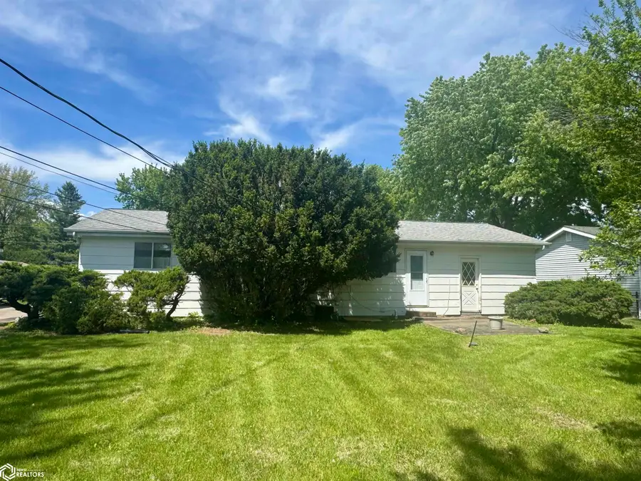 606 E Buchanan Avenue, Fairfield, IA 52556 - #3