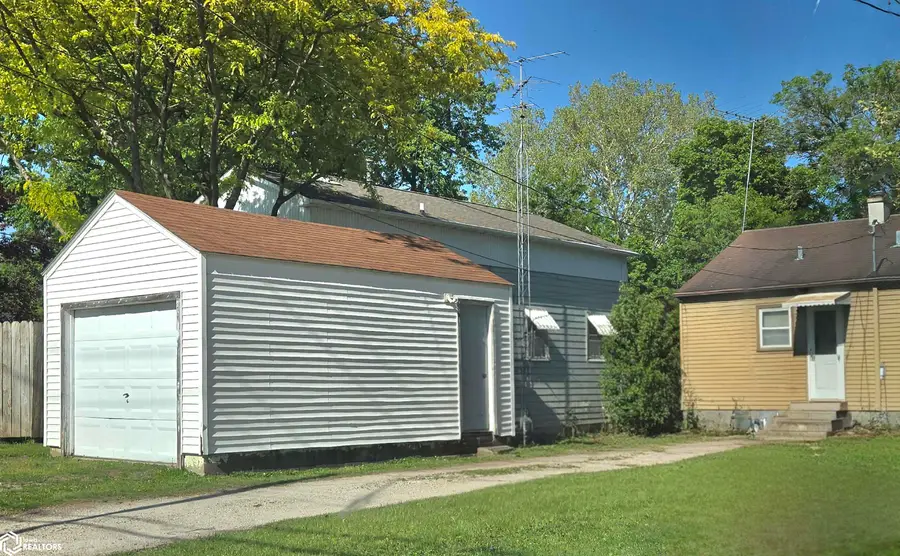 1729 S 10th Street, Burlington, IA 52601 - #2