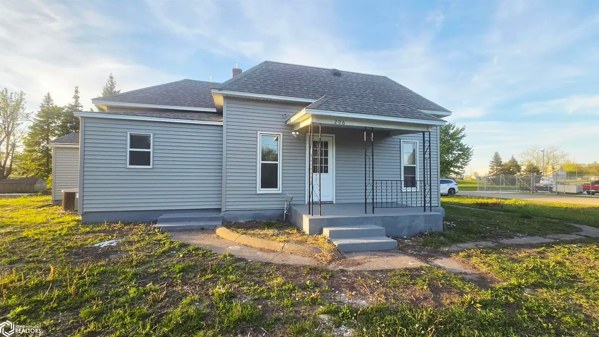 206 E Perry Street, Jefferson, IA 50129 - #1