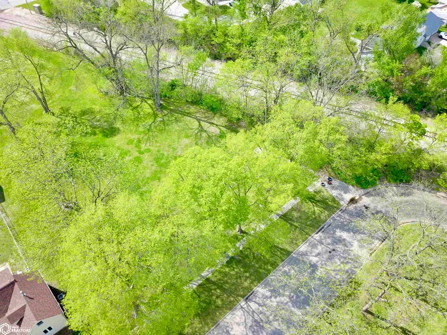 729 Center Street, Grinnell, IA 50112 - #2