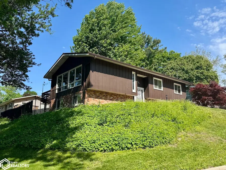 156 Crestview Drive, Burlington, IA 52601 - #2