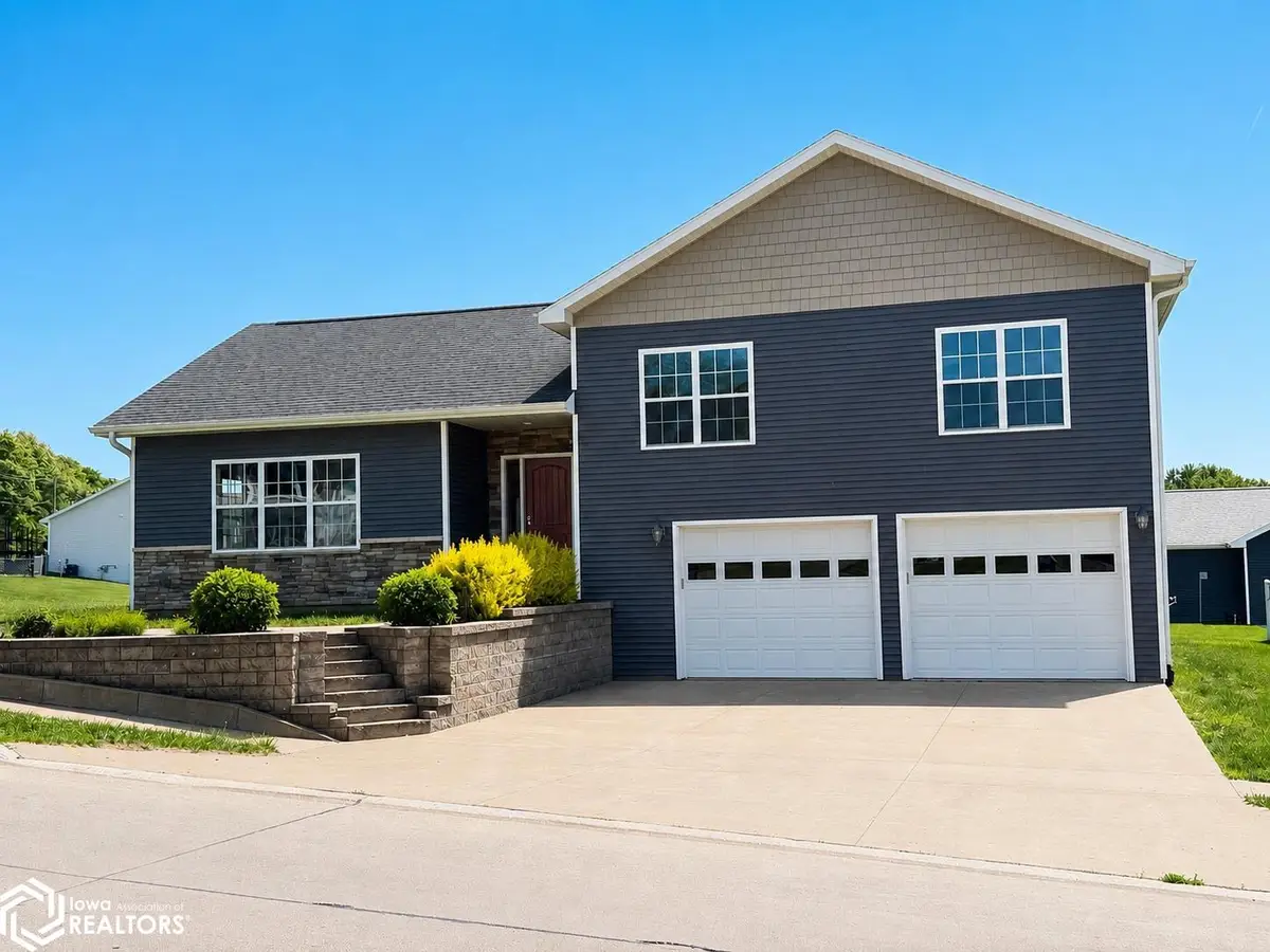 302 33rd Street, Fort Madison, IA 52627 - #1