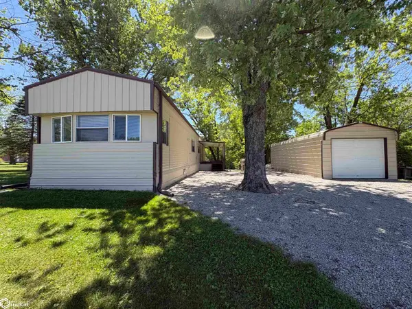5256 4th Street, Melrose, IA 52569