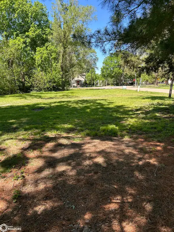 602 9th Ave W, Oskaloosa, IA 52577