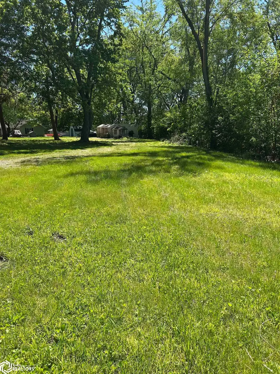 602 9th Ave W, Oskaloosa, IA 52577 - #2
