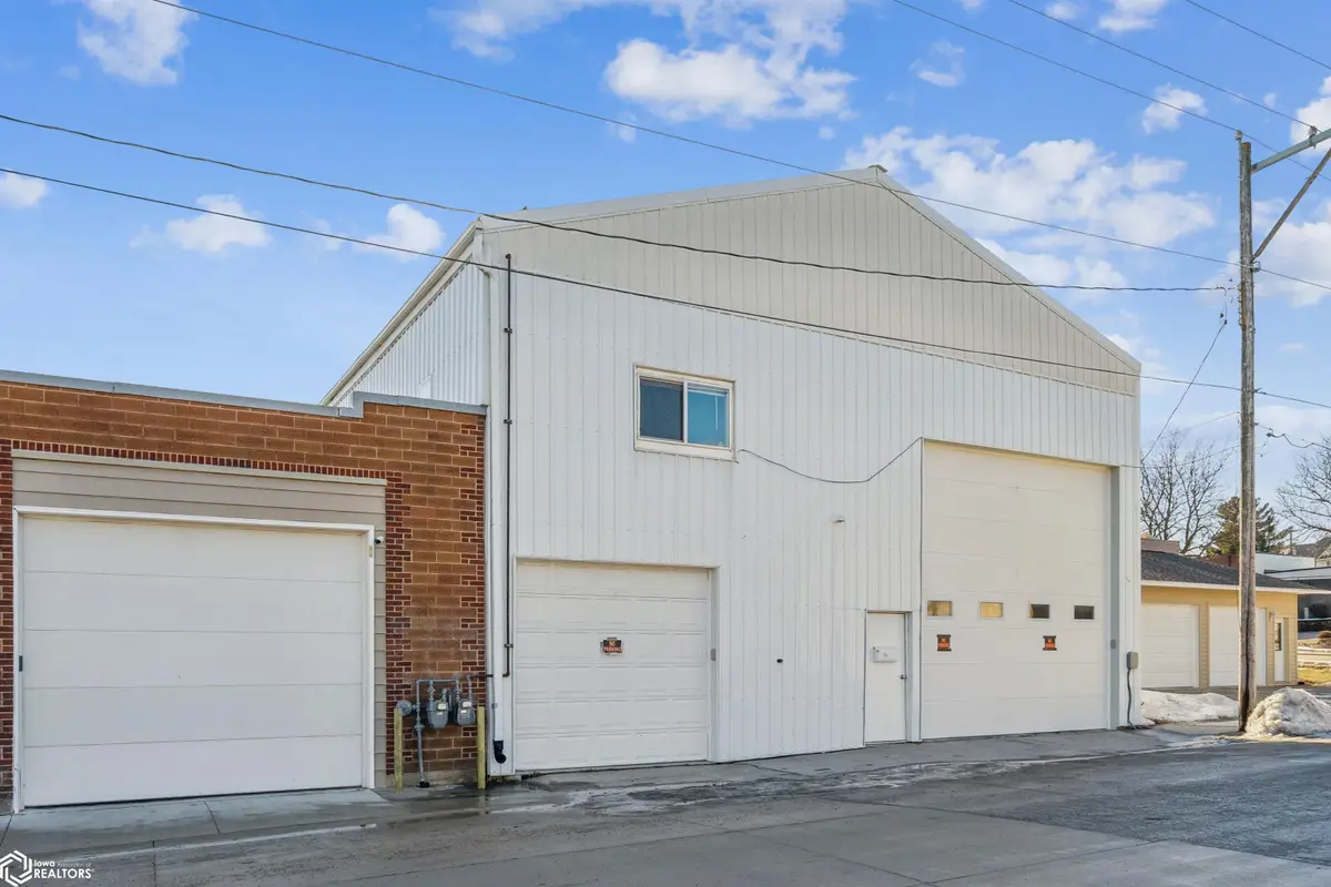 106 NW 1st Ave, Waukon, IA 52172-2224 - #1