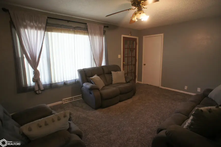 612 Lincoln Drive, Webster City, IA 50595 - #3