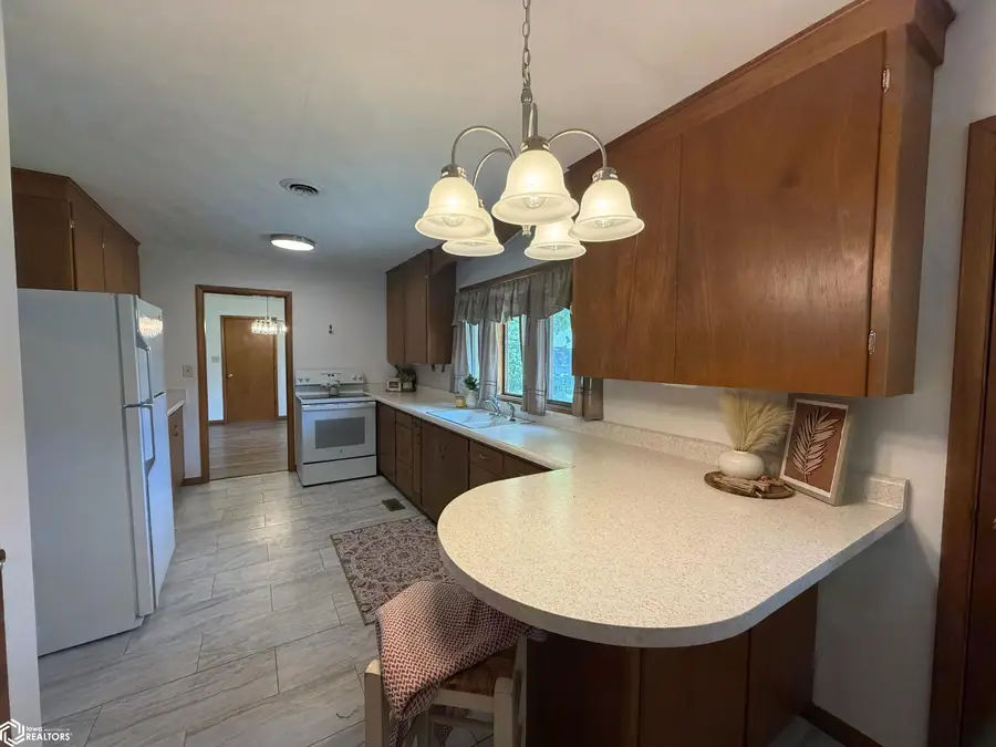 515 S 12th Street, Centerville, IA 52544 - #3