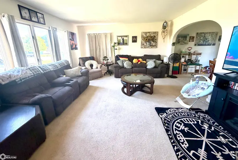 210 W Cedar Street, Hubbard, IA 50122 - #3