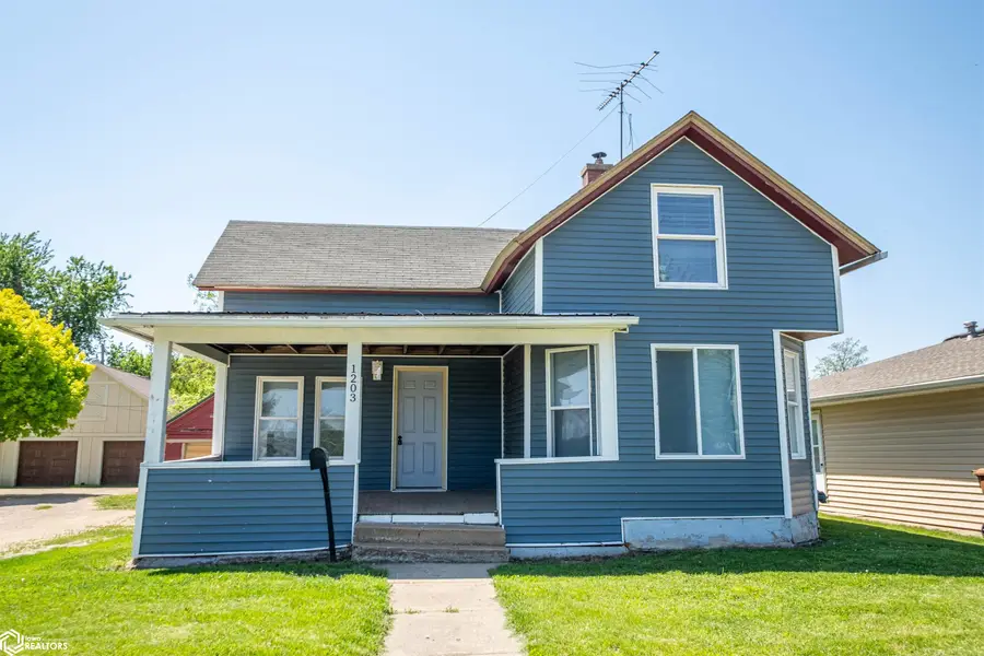 1203 West Street, Grinnell, IA 50112 - #2
