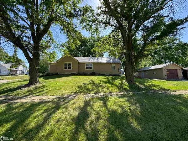 208 W 4th Street, Hedrick, IA 52563
