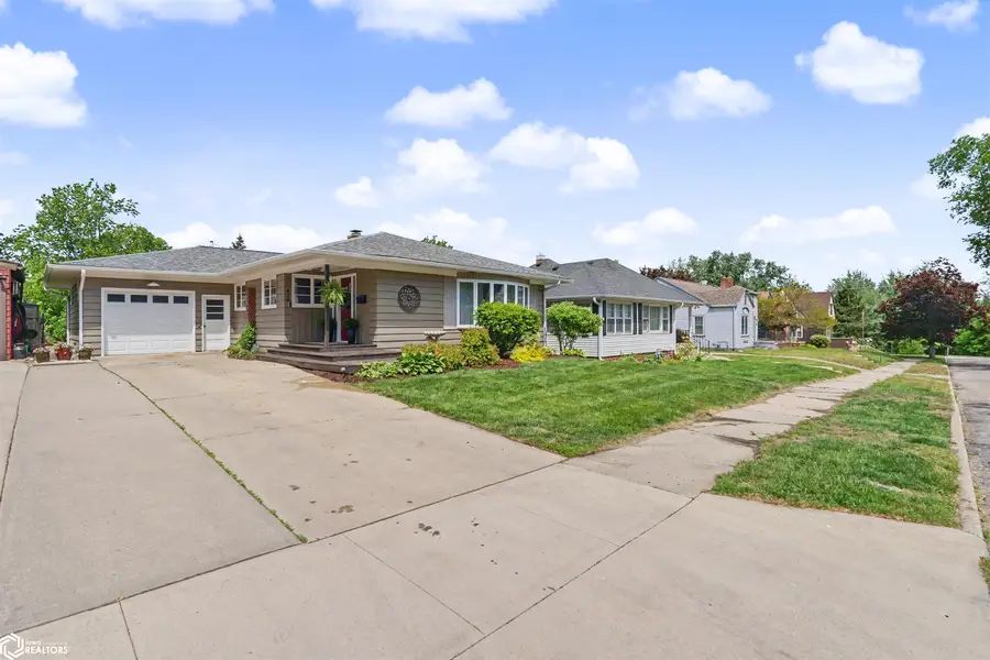 410 N 9th Street, Marshalltown, IA 50158 - #2