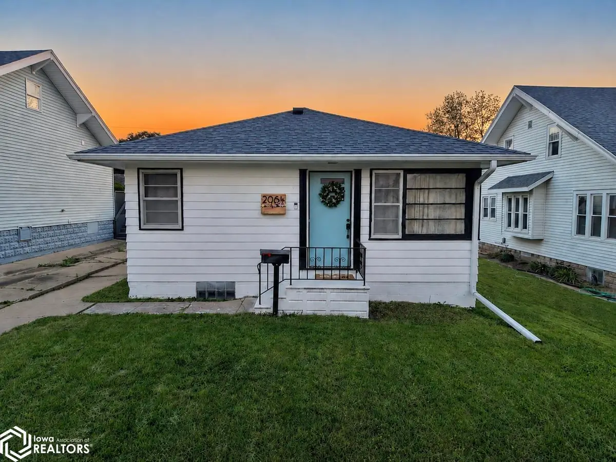 206 1/2 N 9th Street, Marshalltown, IA 50158 - #1
