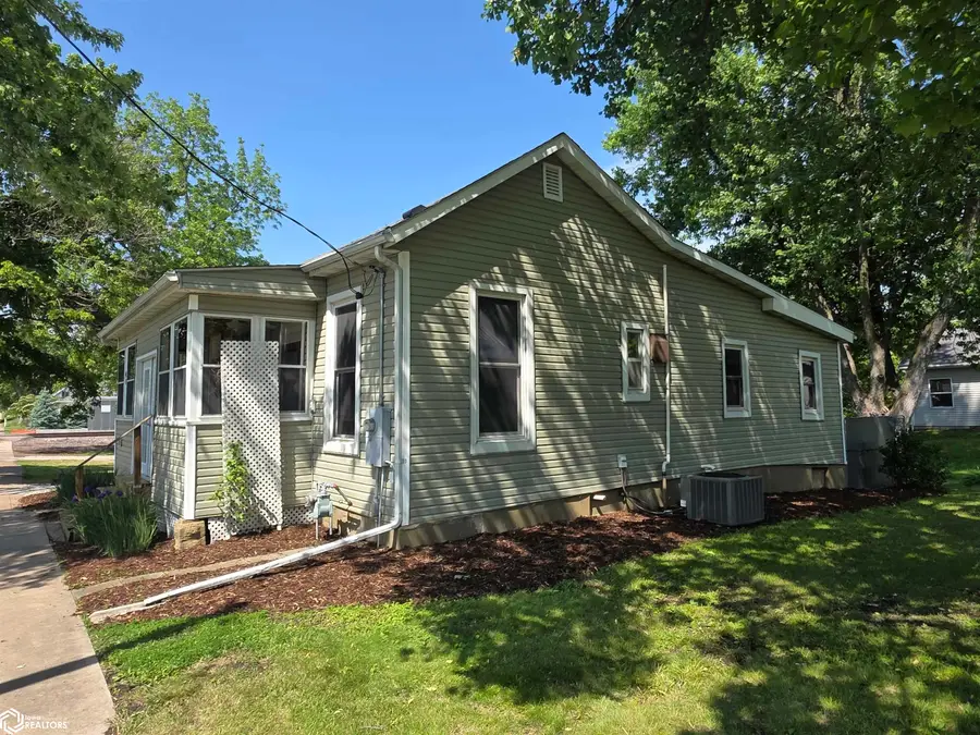 403 N B Street, Fairfield, IA 52556 - #3