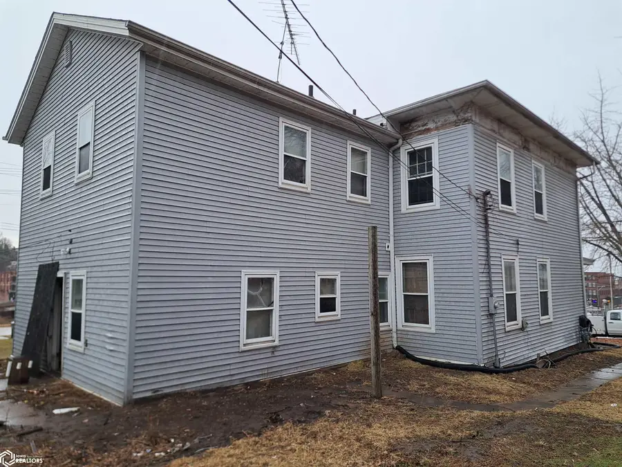 105 S 6th Street, Burlington, IA 52601 - #3
