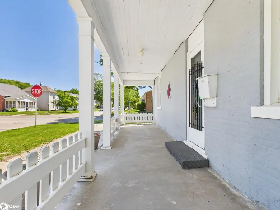 1502 Avenue C, Fort Madison, IA 52627 - #2