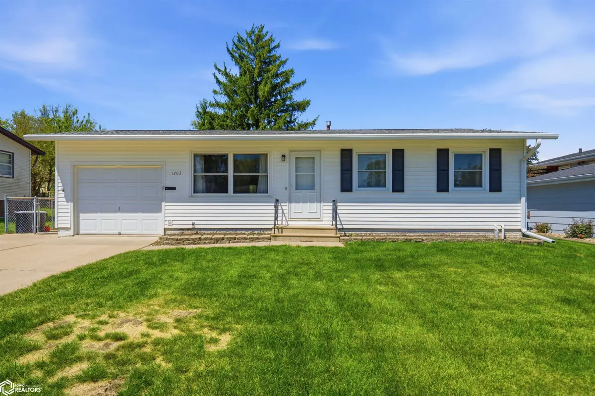 1203 Glenwood Terrace, Marshalltown, IA 50158 - #1