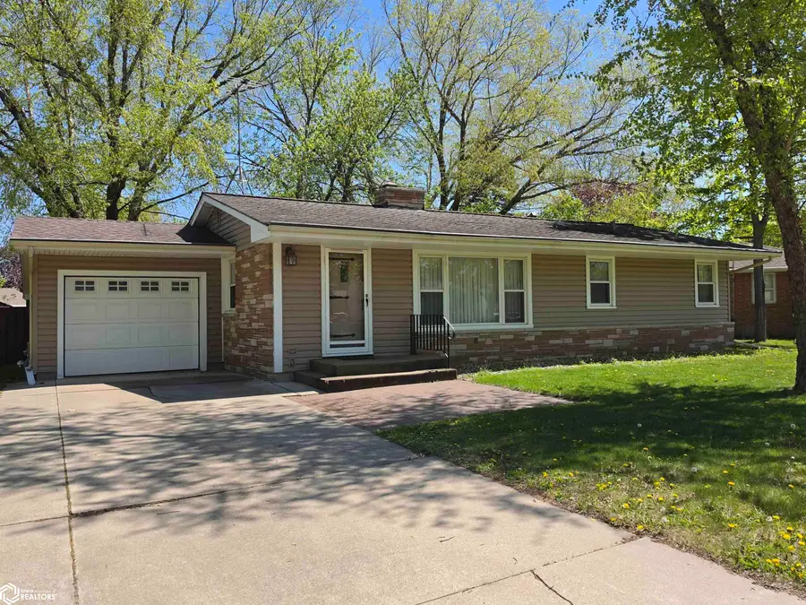 1748 Hillcrest Dr, Mason City, IA 50401 - #2