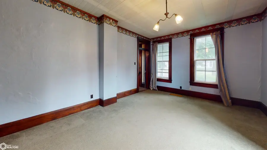 201 W Washington Avenue, Fairfield, IA 52556 - #2