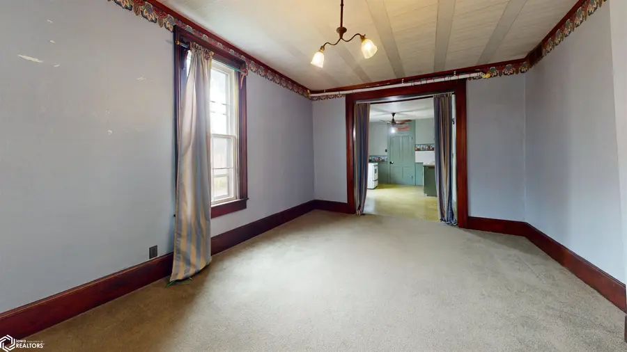 201 W Washington Avenue, Fairfield, IA 52556 - #3
