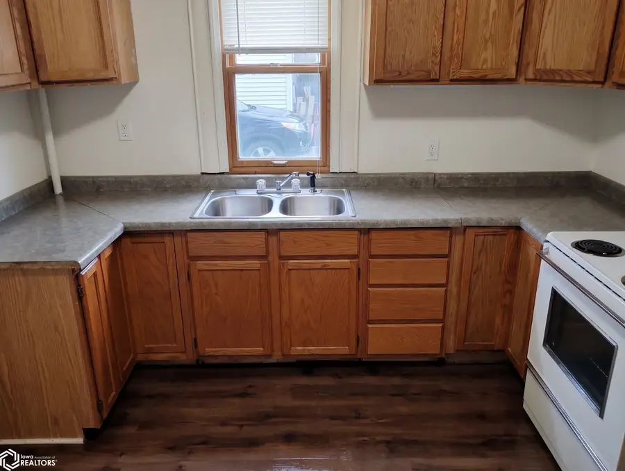 317 N Weller Street, Ottumwa, IA 52501 - #2