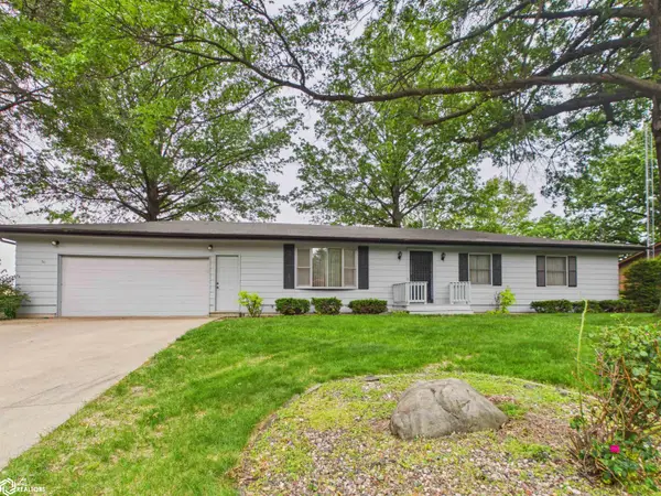 1608 B Avenue E, Oskaloosa, IA 52577
