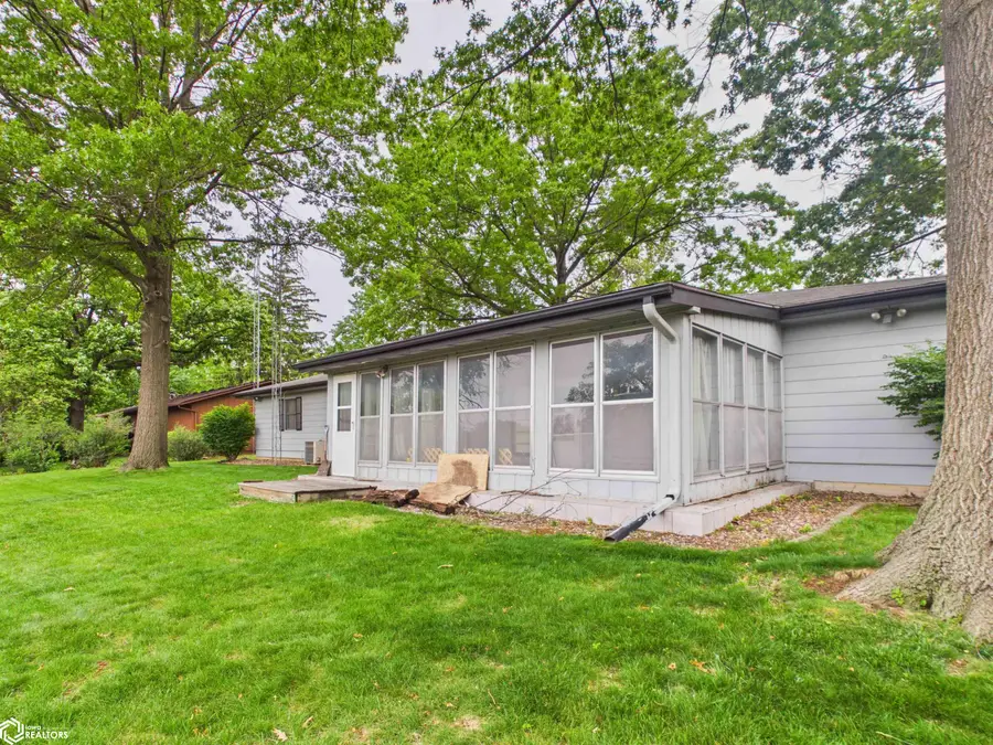 1608 B Avenue E, Oskaloosa, IA 52577 - #2