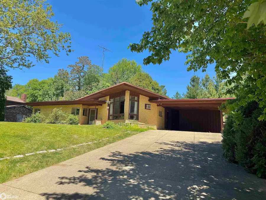 1509 B Avenue E, Oskaloosa, IA 52577 - #2