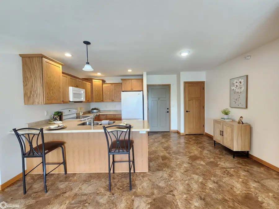 809 7th Ave N #301 #301, Clear Lake, IA 50428 - #2