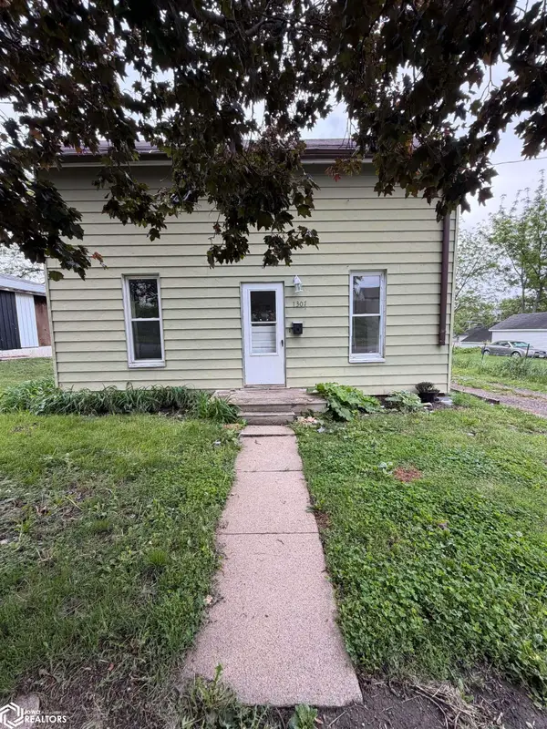 1307 10th Street, Eldora, IA 50627
