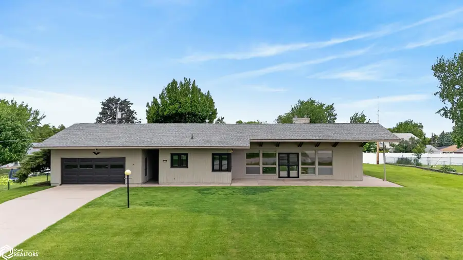 103 Crestview Drive, Marshalltown, IA 50158 - #2
