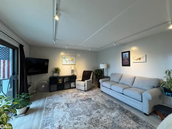 2700 N Shore Drive #Pilot House 401, Clear Lake, IA 50428