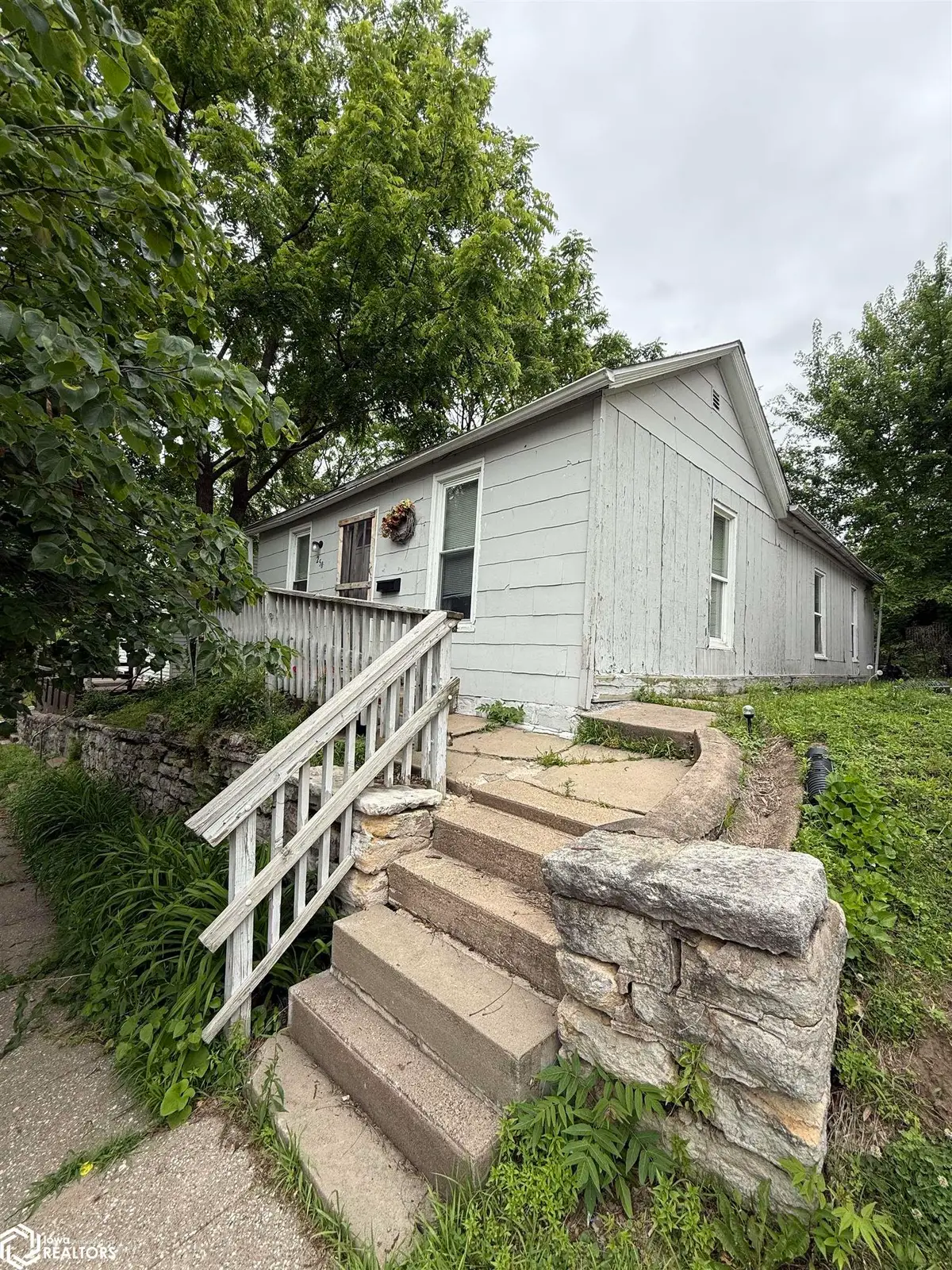 258 S 10th Street, Burlington, IA 52601 - #1