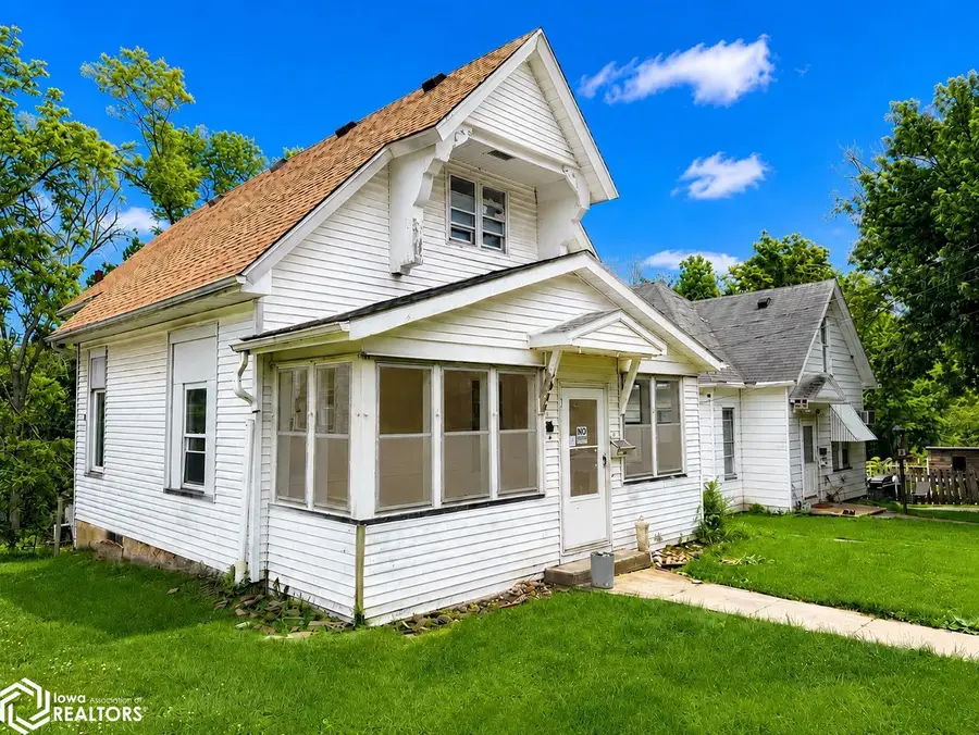 412 S. Woodlawn Avenue, Burlington, IA 52601 - #2