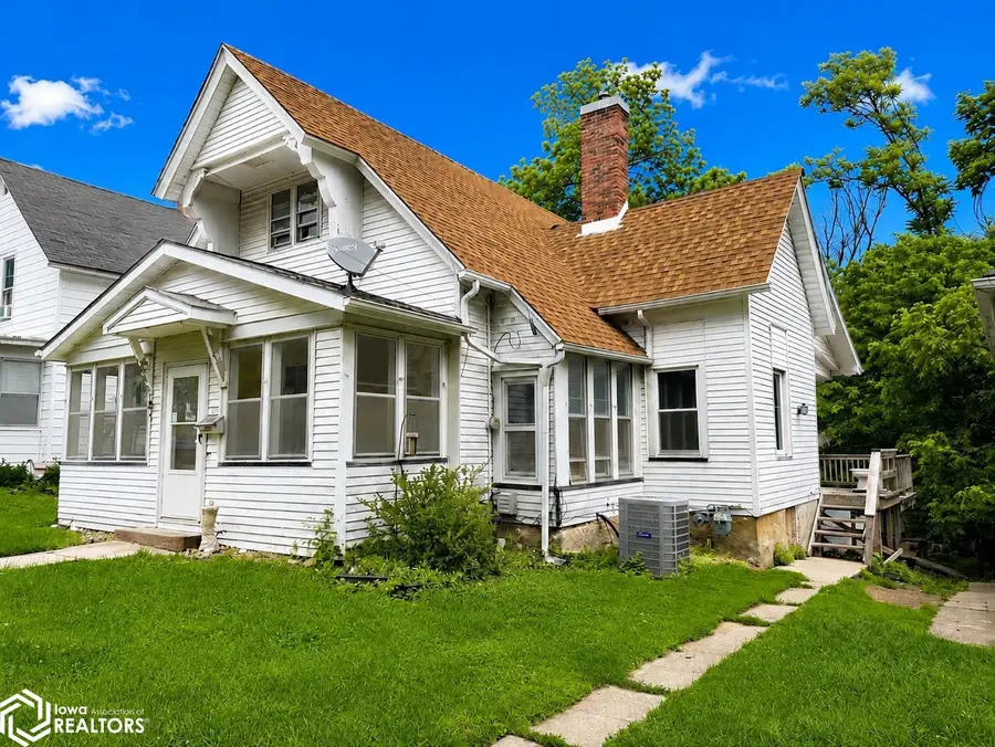 412 S. Woodlawn Avenue, Burlington, IA 52601 - #3