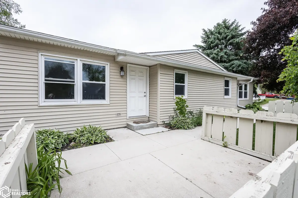 207 8th Avenue S, Clear Lake, IA 50428 - #1