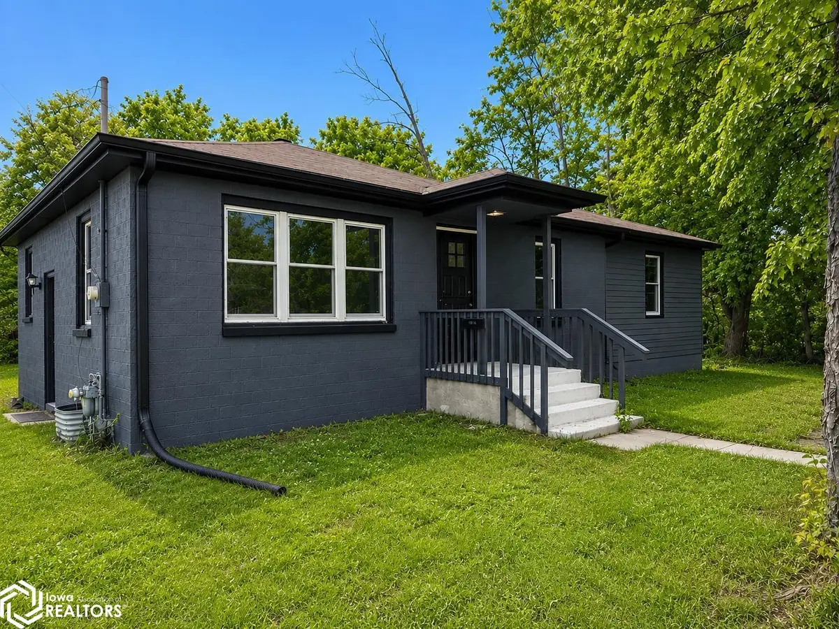 202 Curran Street, Burlington, IA 52601 - #1