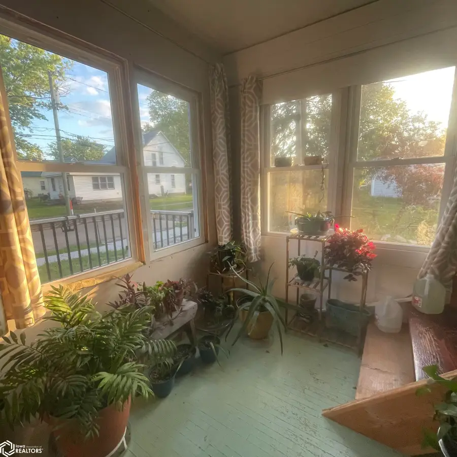 102 W Madison, New London, IA 52645 - #3
