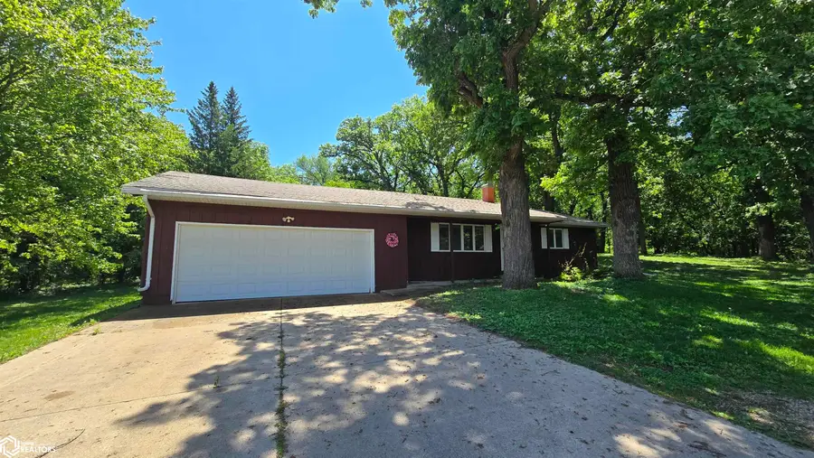810 S 10th Avenue E, Lake Mills, IA 50450 - #2