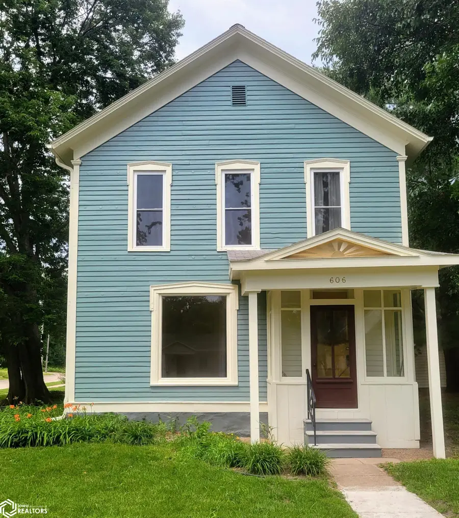 606 S 3rd Street, Fairfield, IA 52556 - #2