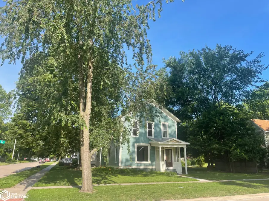 606 S 3rd Street, Fairfield, IA 52556 - #3