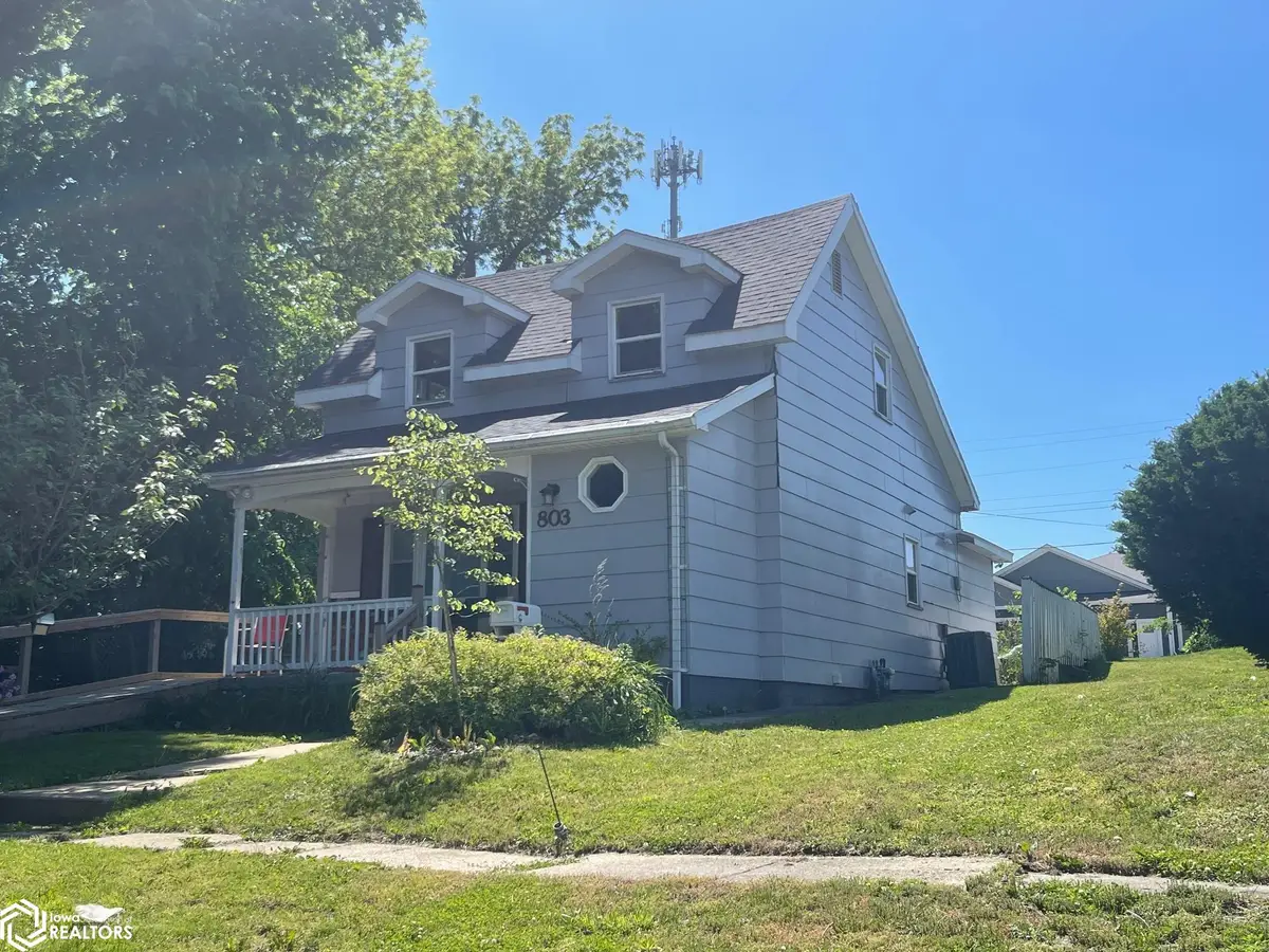 803 Center Street, Grinnell, IA 50112 - #1