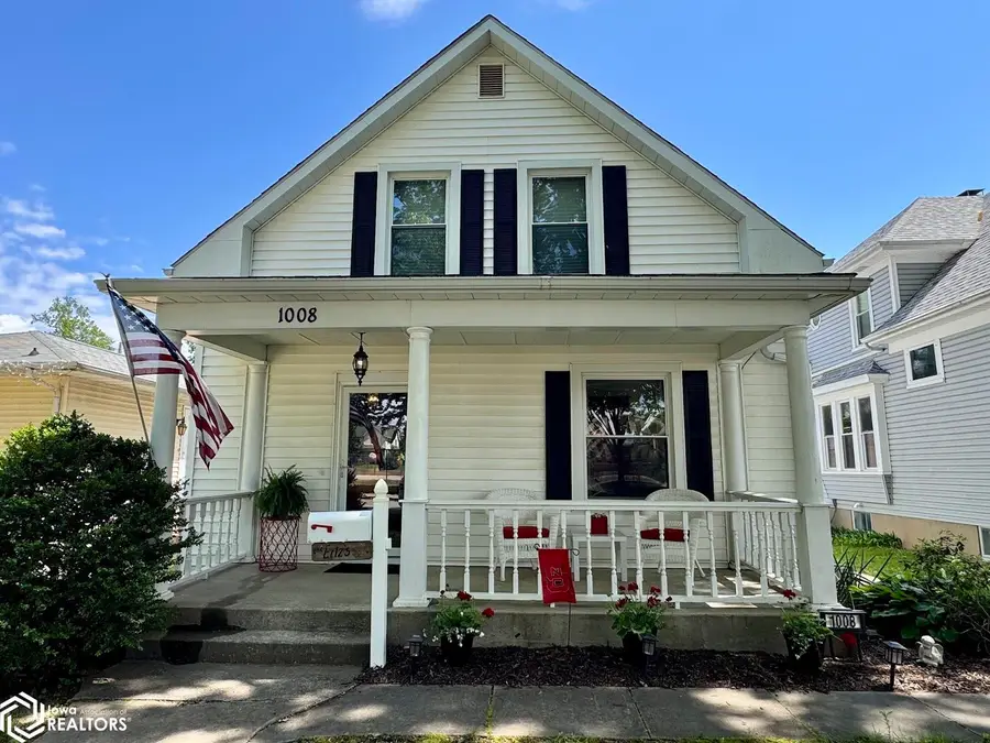 1008 S 8th Street, Burlington, IA 52601 - #2